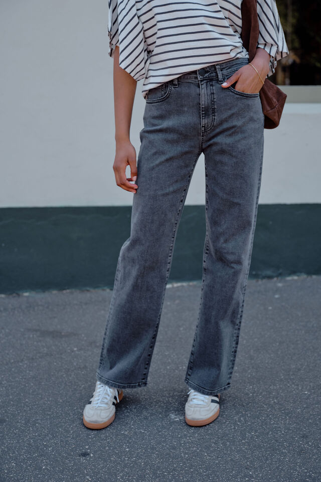 Sydney Straight Leg - Washed Black