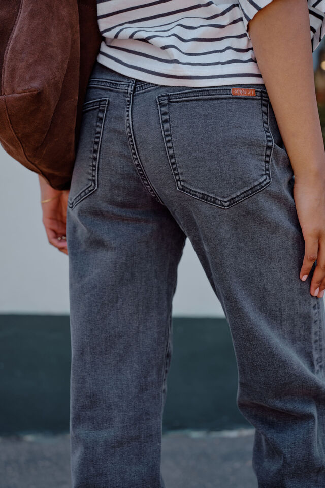 Sydney Straight Leg - Washed Black